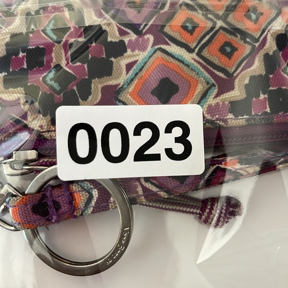 Vera Bradley Zip ID Case & Layer Multi Quilted Cotton - Picture 7 of 7